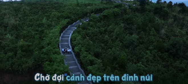 Trò chơi đặc sản tại 2 Ngày 1 Đêm: Thử thách leo bậc thang ở những địa điểm du lịch nổi tiếng Việt Nam - Ảnh 4.