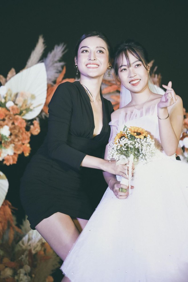 Đ&aacute;m cưới BLV Ho&agrave;ng Sơn (Li&ecirc;n Qu&acirc;n Mobile): Khung cảnh l&atilde;ng mạn dưới &aacute;nh ho&agrave;ng h&ocirc;n, đẹp tựa cổ t&iacute;ch - Ảnh 10.