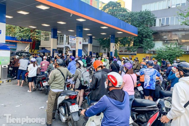 H&agrave; Nội quyết dẹp c&acirc;y xăng di động b&aacute;n vỉa h&egrave; - Ảnh 2.