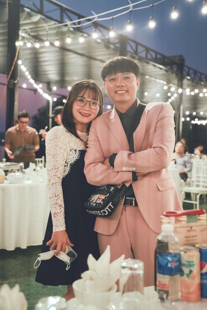 Đ&aacute;m cưới BLV Ho&agrave;ng Sơn (Li&ecirc;n Qu&acirc;n Mobile): Khung cảnh l&atilde;ng mạn dưới &aacute;nh ho&agrave;ng h&ocirc;n, đẹp tựa cổ t&iacute;ch - Ảnh 8.