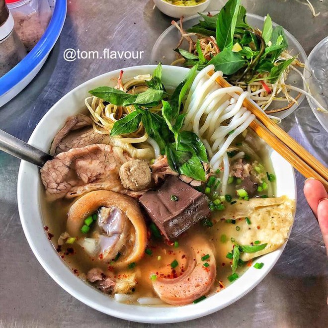 Dân mạng rần rần tranh cãi chuyện hàng quán Việt Nam ở nước ngoài làm sai lệch hết ẩm thực truyền thống - Ảnh 5.