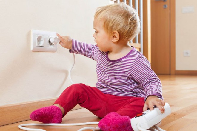 Những nơi nguy hiểm trong nh&agrave; bố mẹ kh&ocirc;ng n&ecirc;n để con ở một m&igrave;nh - Ảnh 1.