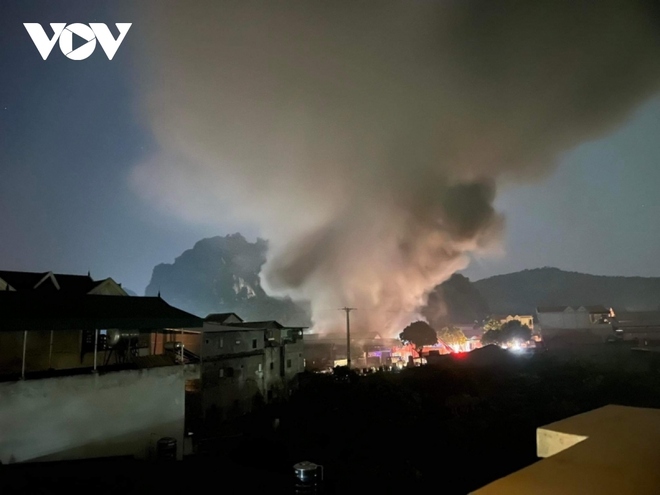 Cháy lớn ở Sơn La thiệt hại ước tính hàng chục tỷ đồng - Ảnh 1.