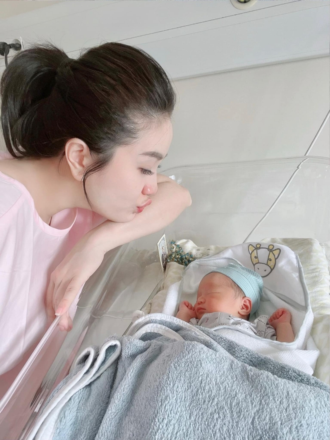 9 mỹ nh&acirc;n Việt g&acirc;y sốt bởi nhan sắc trong ph&ograve;ng sinh: Phanh Lee khoe mặt mộc, ngọc nữ g&acirc;y ch&uacute; &yacute; - Ảnh 5.