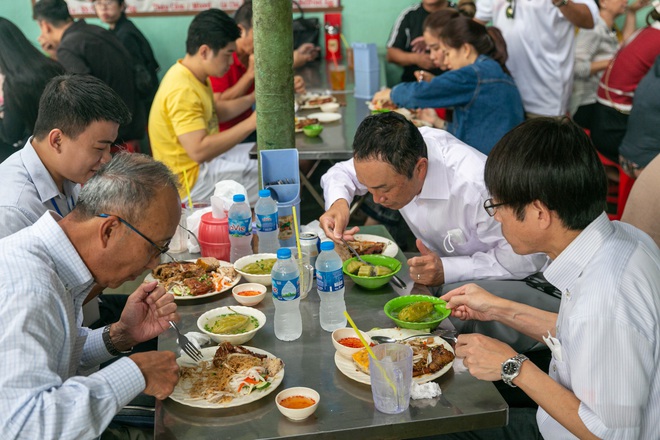 Treo mức giá thượng lưu cho món cơm tấm bình dân, điều gì vẫn giúp Ba Ghiền nườm nượp khách sau suốt nhiều năm? - Ảnh 12.