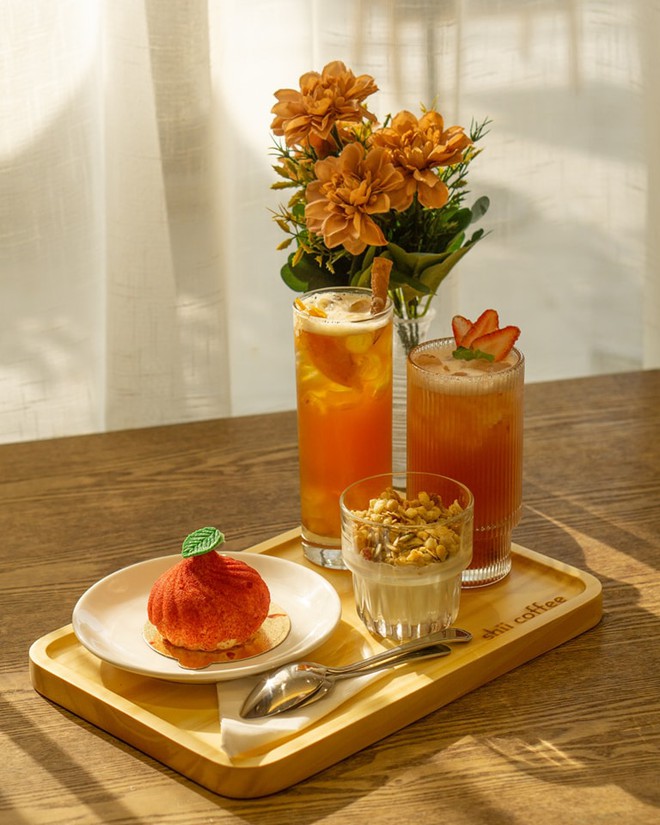 Suggest new cafes with nice space, delicious drinks for Hanoi office workers to take advantage of lunch break - Photo 8.