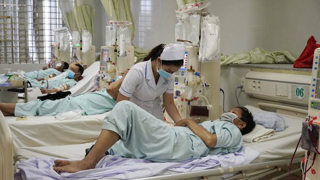 H&agrave;ng loạt m&aacute;y hỏng, bệnh nh&acirc;n phải chạy thận l&uacute;c nửa đ&ecirc;m - Ảnh 2.
