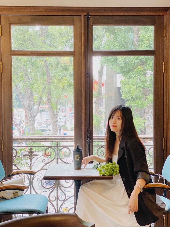 Suggest new cafes with nice space, delicious drinks for Hanoi office workers to take advantage of a lunch break - Photo 2.