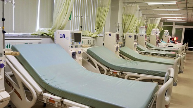 H&agrave;ng loạt m&aacute;y hỏng, bệnh nh&acirc;n phải chạy thận l&uacute;c nửa đ&ecirc;m - Ảnh 1.