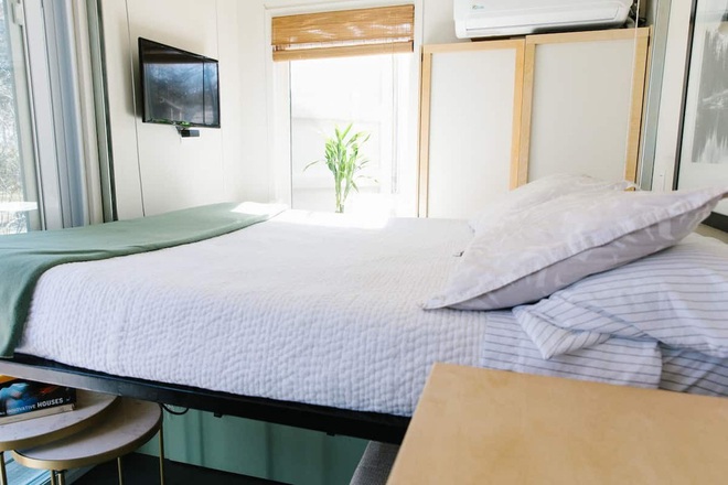 Độ container th&agrave;nh nh&agrave; với tiện nghi bất ngờ: B&ecirc;n trong đẹp như homestay - Ảnh 7.