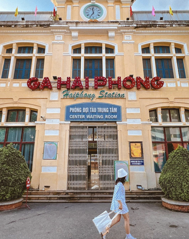 Train stations in Vietnam are as beautiful as in the movies, some even become famous tourist destinations - Photo 4.