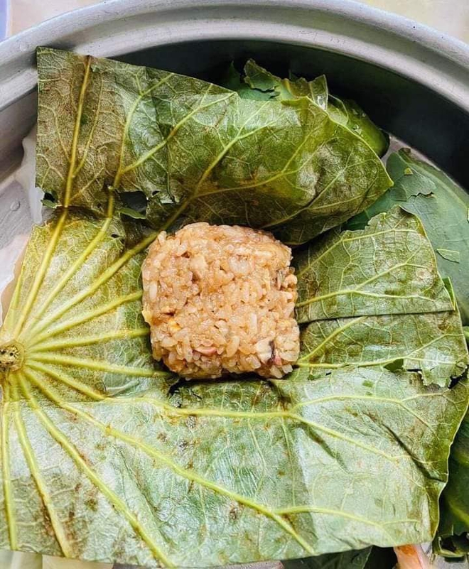 In addition to Tan Binh sticky rice with "sizzling sauce", Ho Chi Minh City also has 3 rows of equally delicious lotus leaf sticky rice for those who are afraid to queue - Photo 8.