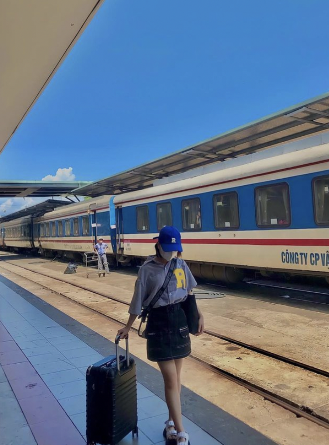 Train stations in Vietnam are as beautiful as in the movies, some even become famous tourist destinations - Photo 1.