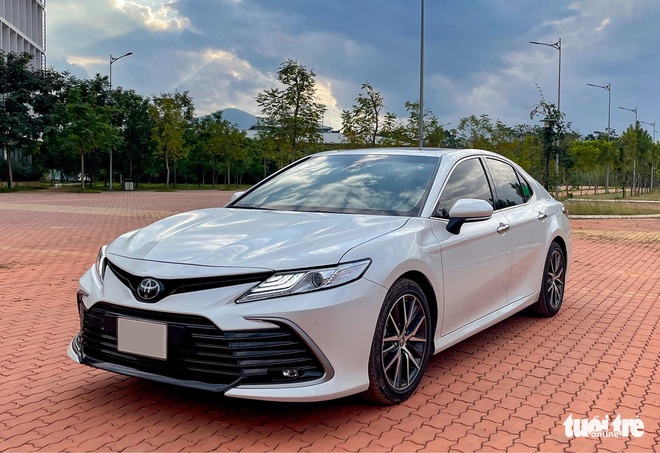 Chủ xe Toyota Camry: Thiết kế đẹp không phô trương, vỏ hơi mỏng, xe đầm chắc - Ảnh 8.