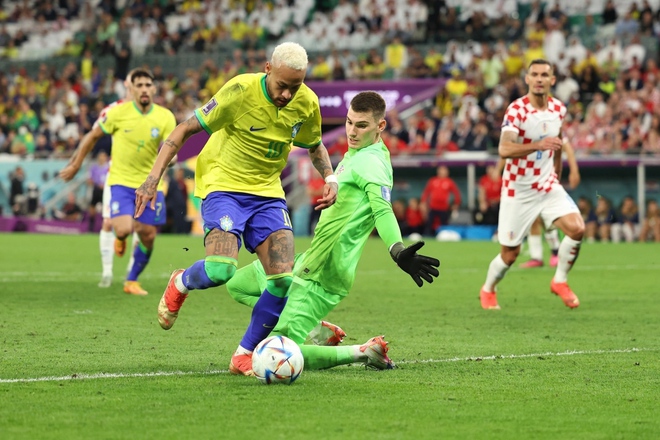 Neymar khóc nức nở, con trai cầu thủ Croatia an ủi - Ảnh 2.