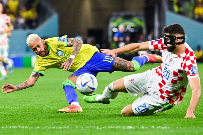 Neymar khóc nức nở, con trai cầu thủ Croatia an ủi - Ảnh 1.