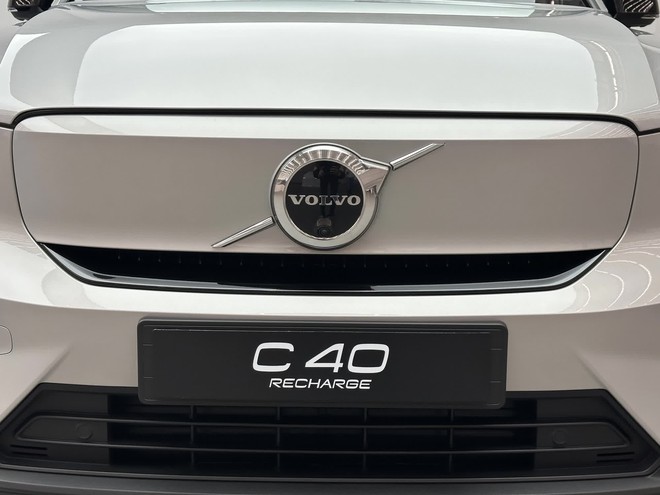 Volvo C40 Recharge 2023 sắp bán tại Việt Nam: Chạy 420 km/lần sạc, giá quy đổi 1,9 tỷ đồng tại Thái Lan - Ảnh 3.