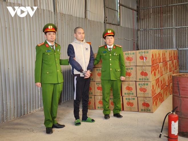 Nh&oacute;m đối tượng t&agrave;ng trữ gần 7 tấn ph&aacute;o nổ tại H&agrave; Nội - Ảnh 2.