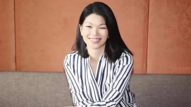 Nh&agrave; ngh&egrave;o, k&eacute;m sắc nhưng c&ocirc; g&aacute;i n&agrave;y đ&atilde; vươn l&ecirc;n trở th&agrave;nh người mẫu đ&igrave;nh đ&aacute;m tr&ecirc;n s&agrave;n quốc tế, s&aacute;ng lập thương hiệu thời trang ri&ecirc;ng nhờ ki&ecirc;n tr&igrave; 4 nguy&ecirc;n tắc sống - Ảnh 2.
