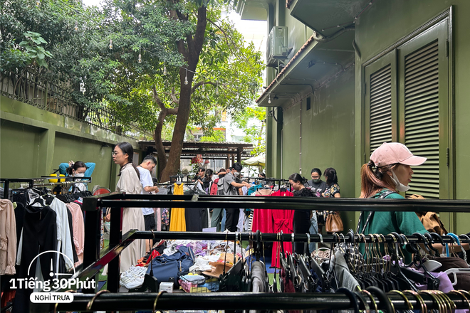 Cuối năm hội d&acirc;n văn ph&ograve;ng đi săn đồ thanh l&yacute; của người nổi tiếng v&agrave;o giờ nghỉ trưa - Ảnh 2.