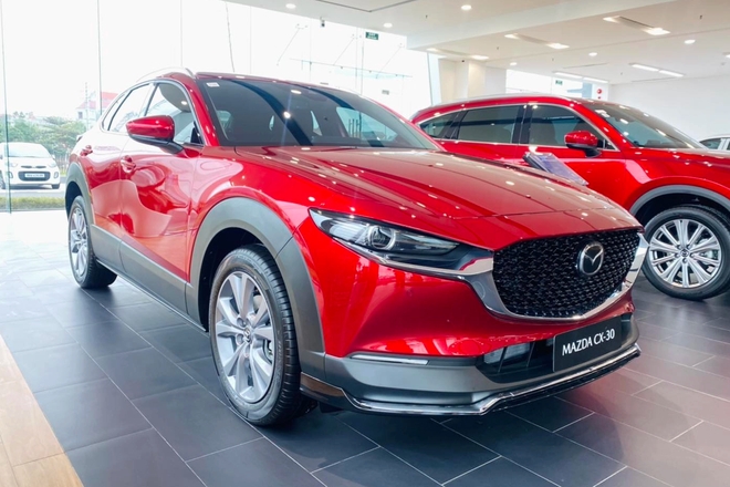 Loạt SUV đ&ocirc; thị đua giảm gi&aacute; mạnh cuối năm: CX-30 giảm 91 triệu, HR-V khuyến mại 150 triệu - Ảnh 1.