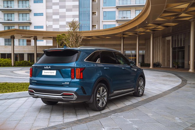 Kia Sorento Hybrid mở b&aacute;n tại Việt Nam: Gi&aacute; cao nhất 1,76 tỷ đồng, tiệm cận Mercedes GLC 200 - Ảnh 4.