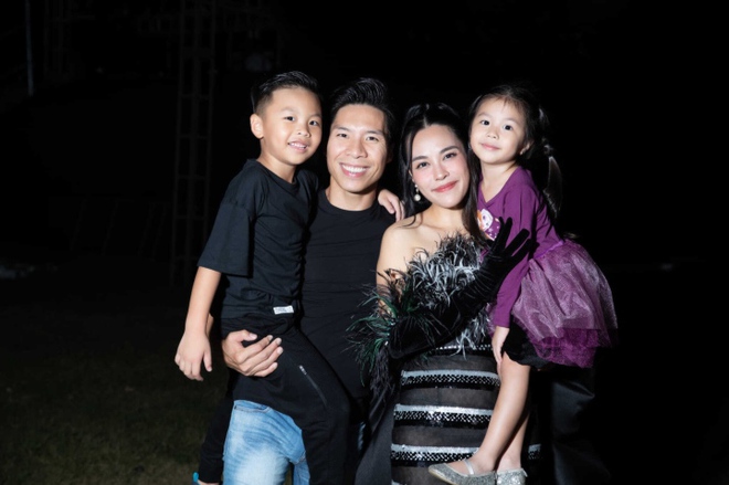 Sao Việt 14/12: Bà xã Quyền Linh trẻ trung, sành điệu ở tuổi 51 - Ảnh 4.