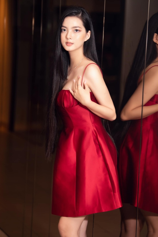 Vẻ đẹp của nữ sinh 19 tuổi có mái tóc dài nhất Hoa hậu Việt Nam 2022 - Ảnh 12.