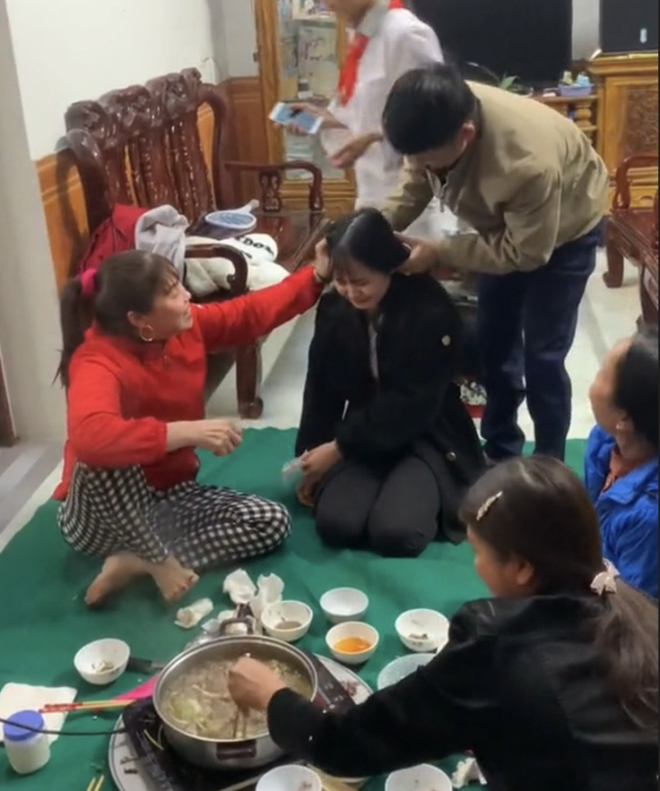 C&ocirc; g&aacute;i xa qu&ecirc; giấu việc về thăm nh&agrave;, h&agrave;nh động của bố khi nhận ra con g&acirc;y sốt - Ảnh 3.