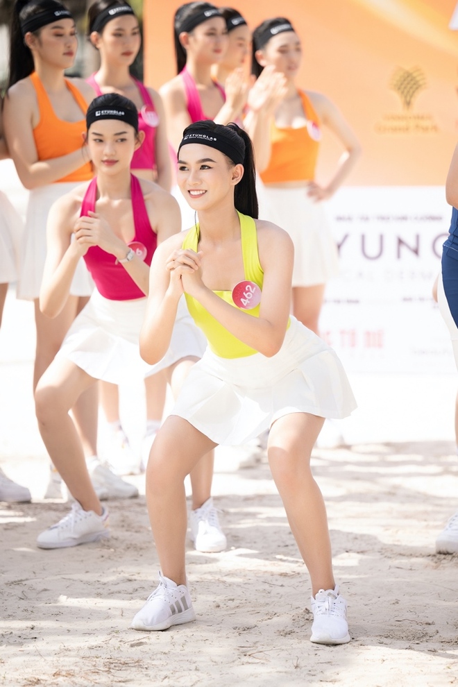 Top 35 Hoa hậu Việt Nam khoe dáng đầy sức sống khi thi Người đẹp thể thao - Ảnh 7.