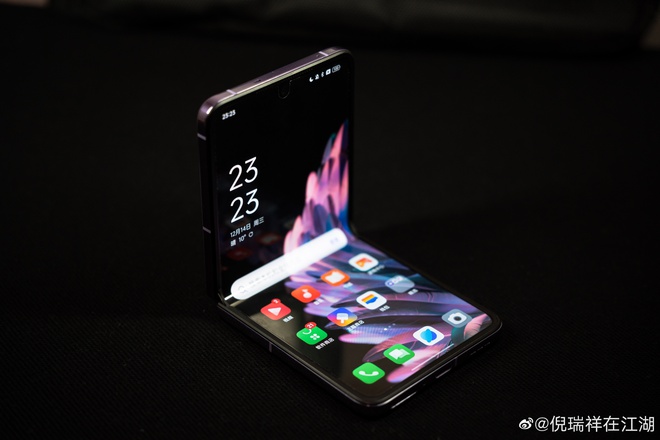 OPPO ra mắt smartphone gập giống Galaxy Z Flip nhưng c&oacute; m&agrave;n h&igrave;nh lớn hơn, gi&aacute; từ 20,2 triệu đồng - Ảnh 1.