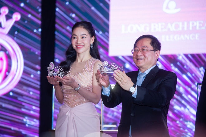 Thảm đỏ Hoa hậu Việt Nam 2022: Đỗ Hà, Tiểu Vy và dàn mỹ nhân đổ bộ, vương miện được công bố - Ảnh 10.