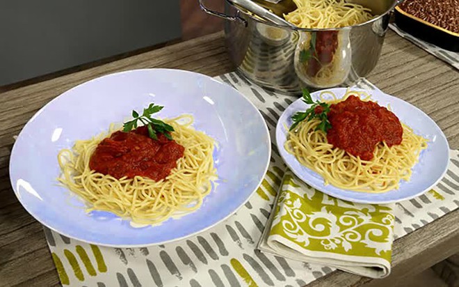 C&aacute;ch chọn đĩa ăn th&ocirc;ng minh gi&uacute;p n&agrave;ng văn ph&ograve;ng giảm c&acirc;n tự nhi&ecirc;n để đ&oacute;n Tết - Ảnh 2.