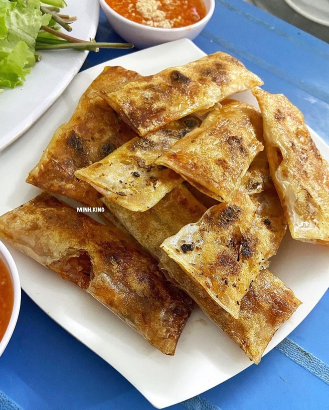 Kh&oacute; cưỡng trước m&oacute;n chả lụi gi&ograve;n rụm, từ đặc sản v&ugrave;ng Lagi nay phổ biến khắp nơi - Ảnh 1.