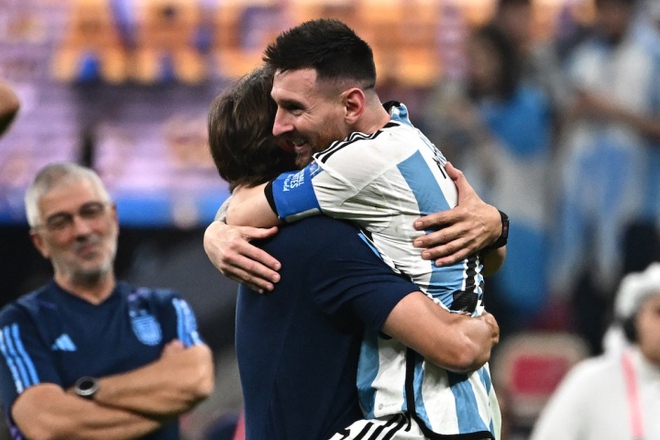 Lionel Scaloni: G&atilde; v&ocirc; danh đưa Messi l&ecirc;n đỉnh cao World Cup - Ảnh 2.