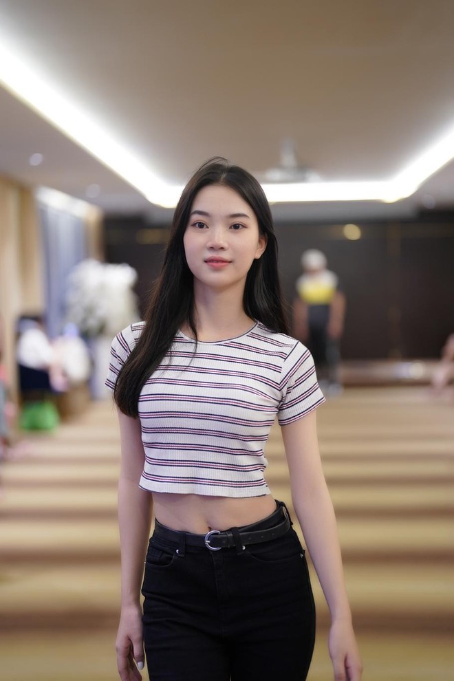 Thí sinh Hoa hậu Việt Nam diện crop top khoe eo thon - Ảnh 5.