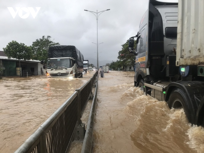 Mưa lũ bất thường, một người mất tích ở Huế - Ảnh 2.