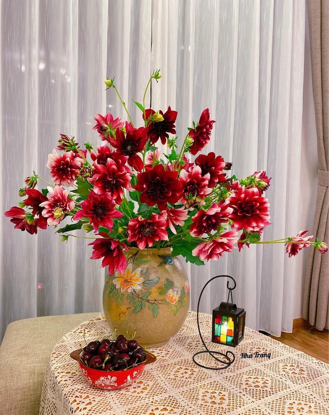 Gợi &yacute; mẫu hoa cắm b&igrave;nh si&ecirc;u xinh, tr&agrave;n ngập kh&ocirc;ng kh&iacute; Gi&aacute;ng sinh - Ảnh 10.