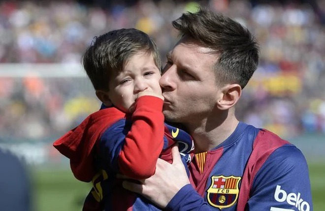 10-year-old son understands Messi's story: Quietly squeezes his father's shoulder after the World Cup final - Photo 4.