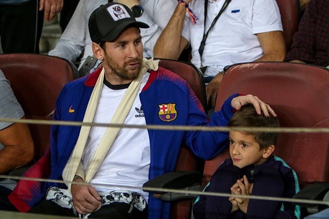 10-year-old son understands Messi's story: Quietly squeezes his father's shoulder after the World Cup final - Photo 4.