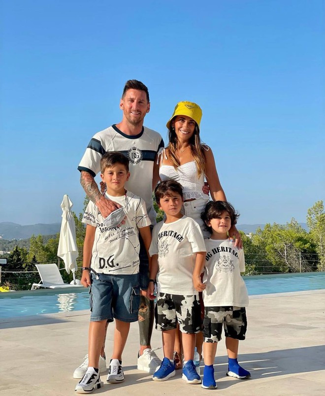 No solo compañeros en el campo, la familia de Messi siempre está junta en cada viaje alrededor del mundo - Foto 4.