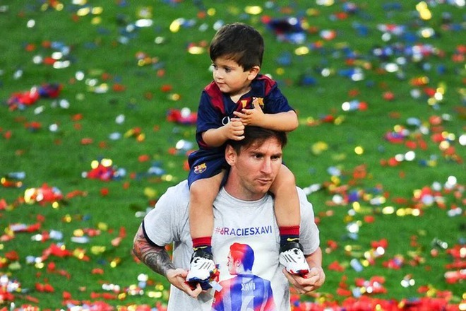 10-year-old son understands Messi's story: Quietly squeezes his father's shoulder after the World Cup final - Photo 4.