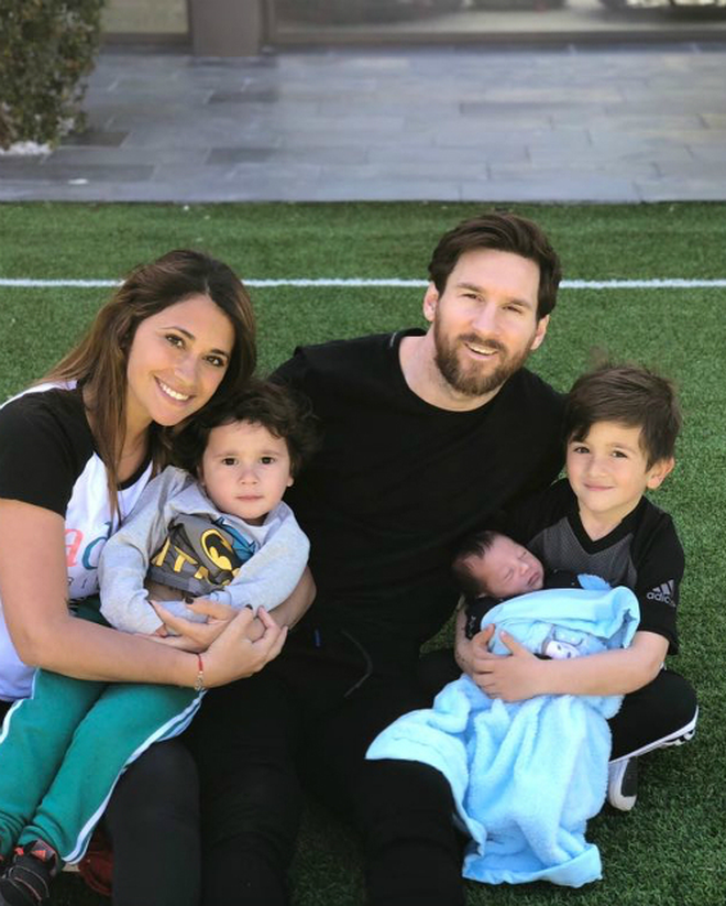 Not only companions on the field, the Messi family is always together on every trip around the world - Photo 4.