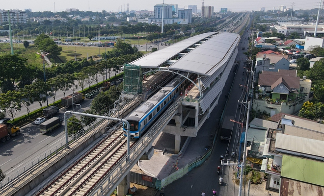 Clip, ảnh: Những hành khách đầu tiên được trải nghiệm trên tàu Metro số 1 TP.HCM - Ảnh 13.