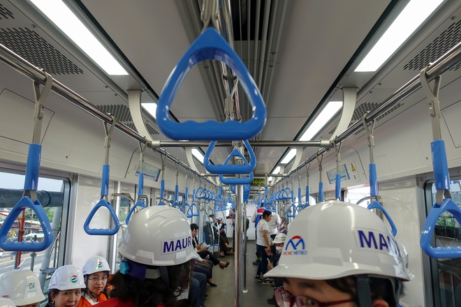 Clip, ảnh: Những hành khách đầu tiên được trải nghiệm trên tàu Metro số 1 TP.HCM - Ảnh 11.