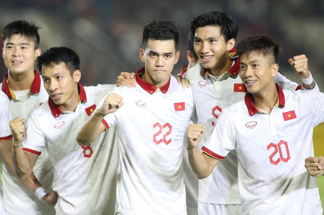 Tiến Linh mở tài khoản cho đội tuyển Việt Nam tại AFF Cup 2022 - Ảnh 1.