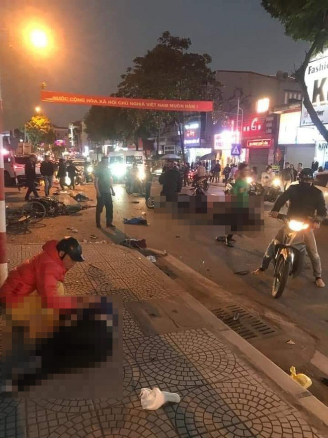 &Ocirc; t&ocirc; đ&acirc;m li&ecirc;n ho&agrave;n l&agrave;m 2 người chết, 4 người bị thương nặng ở Quảng Ninh - Ảnh 1.