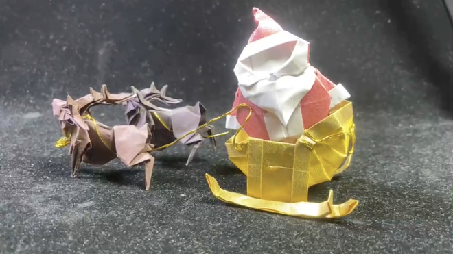 “Ông già Noel cưỡi tuần lộc” qua nghệ thuật gấp giấy Origami độc đáo ở TP.HCM - Ảnh 2.