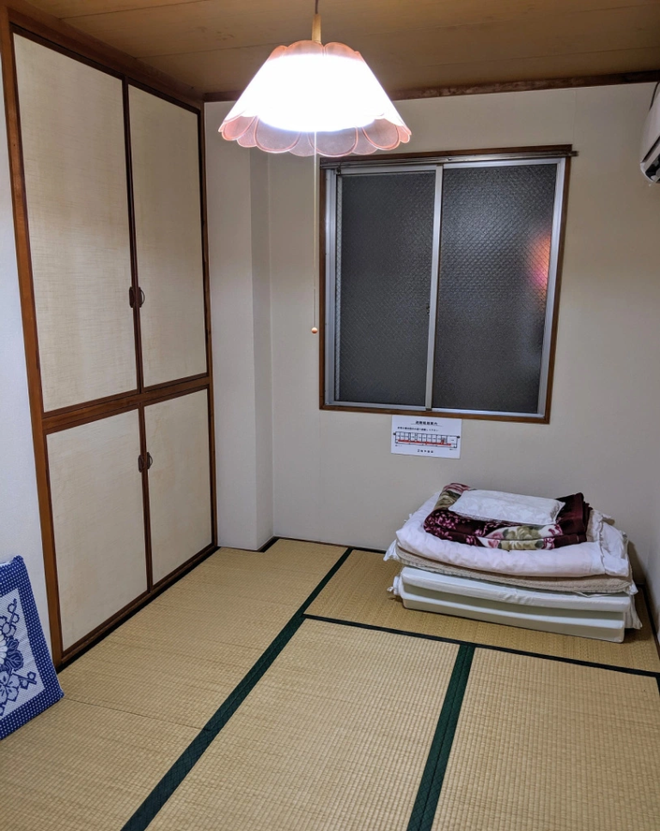 Khách sạn rẻ nhất Nhật Bản, chỉ 20 nghìn đồng/đêm mà đầy đủ tiện nghi nhưng chẳng mấy ai dám đến, hỏi ra mới biết lý do khó nói - Ảnh 6.