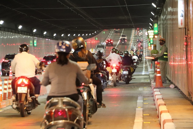 Nguy&ecirc;n nh&acirc;n hầm s&ocirc;ng S&agrave;i G&ograve;n &ugrave;n ứ &ocirc; t&ocirc; v&agrave;o s&aacute;ng v&agrave; trưa nay - Ảnh 5.